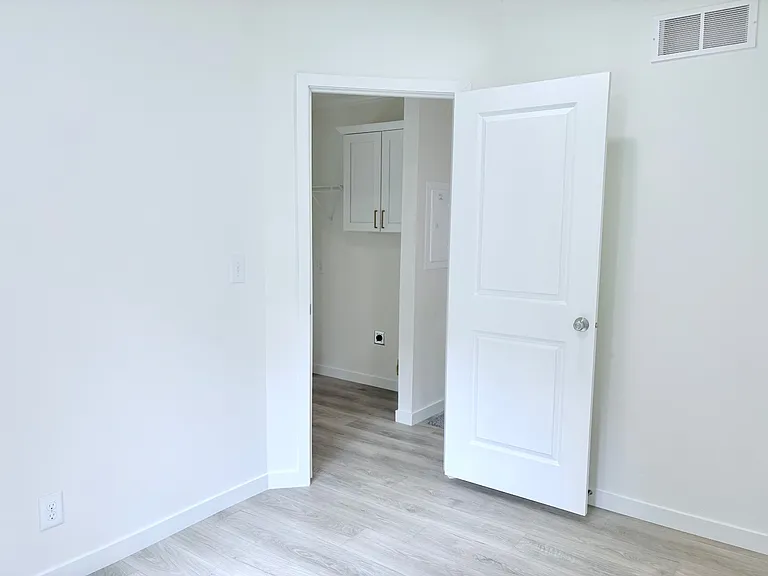 402 Lily Ln — Photo 15