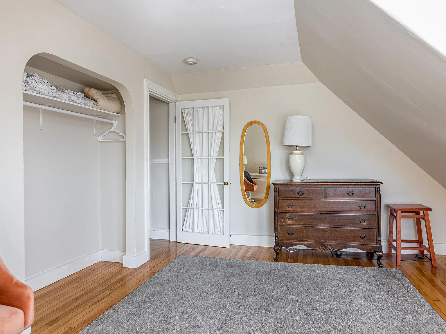 2 bed, 1200 sqft, $2,400 — Photo 3