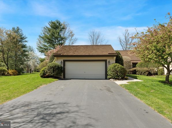 12 Farrier Ln, Blue Bell, PA 19422