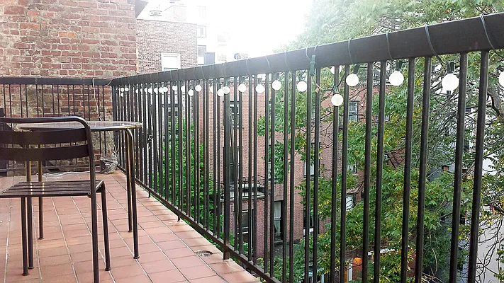 Rented by Francine Realty | media 8