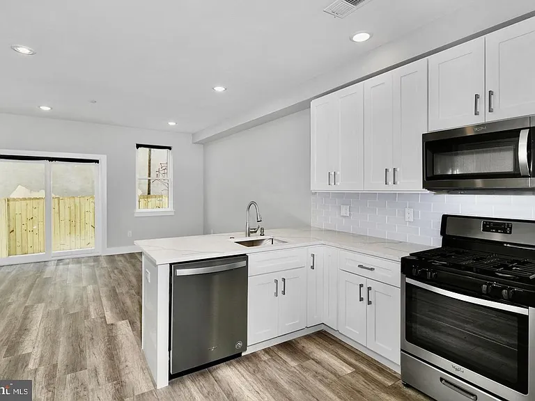 Brand New Luxury Apartments — Photo 4