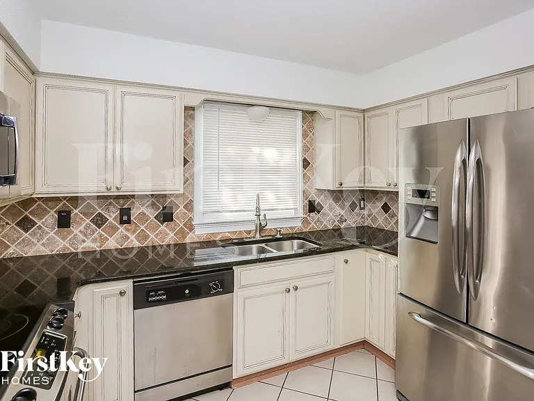 2516 Tall Pines Ln — Photo 6
