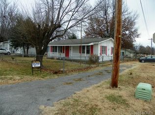 911 S Powell Ave, Wagoner, OK 74467