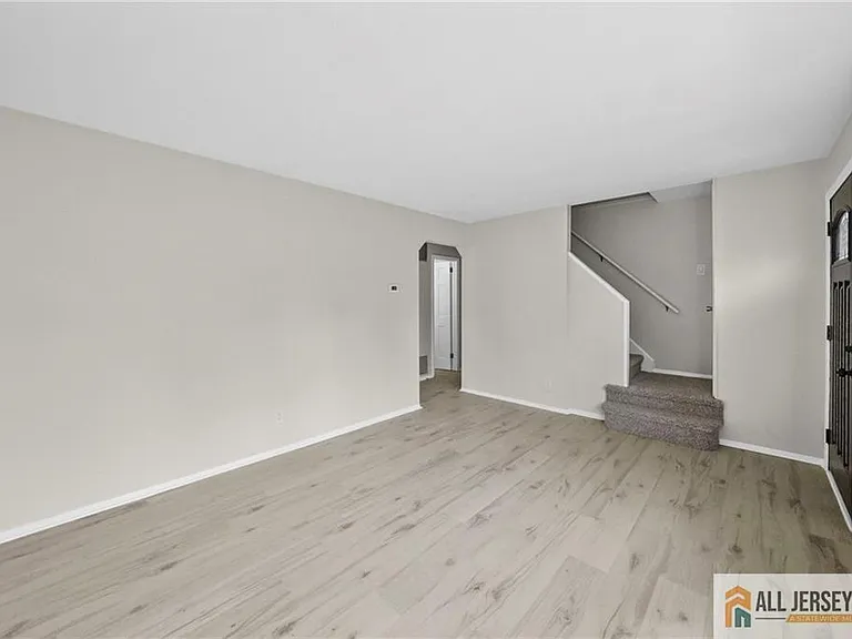 16 Tappan Ave — Photo 6