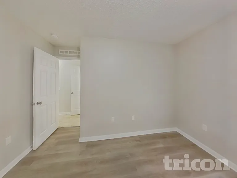 921 Jayhil Dr — Photo 10
