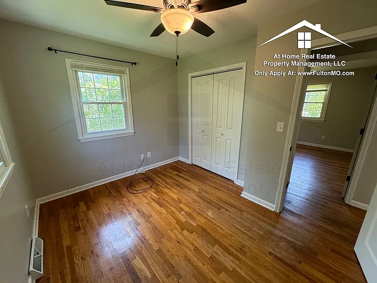 1304 Bradley Ln — Photo 21