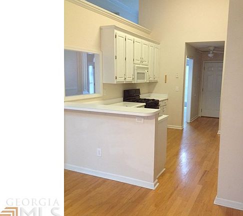 5th image of 230 Brook Hollow Dr