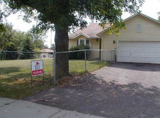 2401 Hazelwood St N, Maplewood, MN 55109