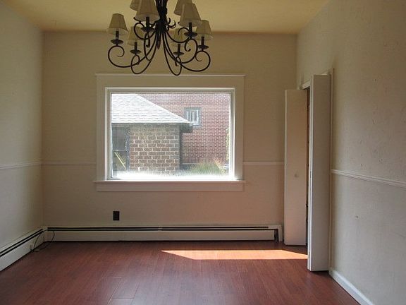 5th image of 202 Boulevard St