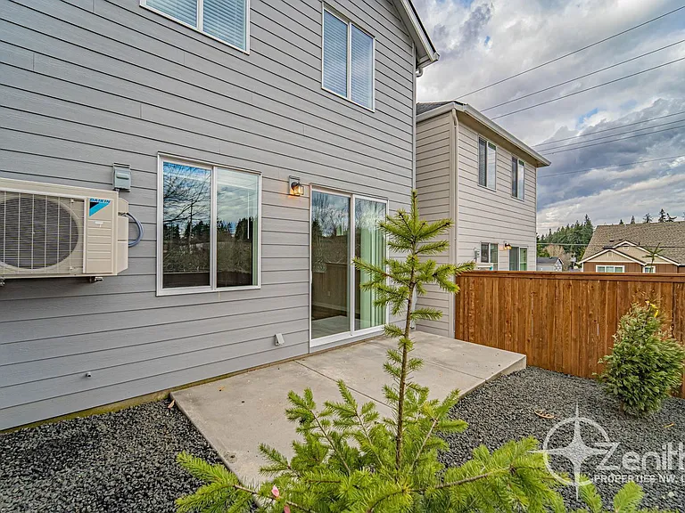 4939 NE 2nd Ct — Photo 33