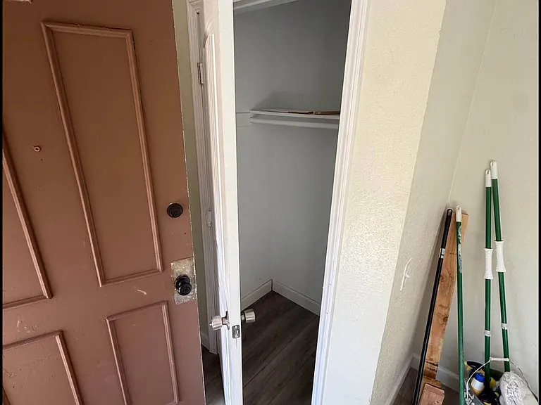 822 E Main St — Photo 2