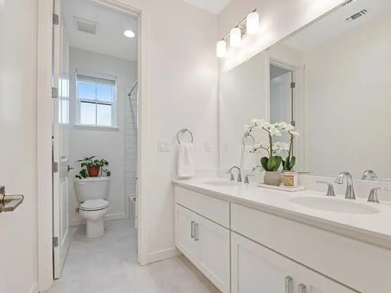 1747 Linden Ln — Photo 13