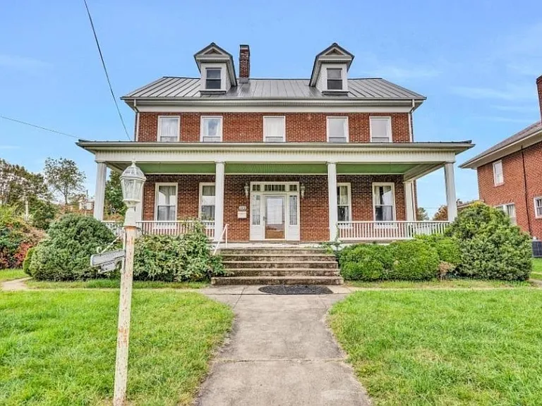 Shadylawn Ave NW — Photo 1