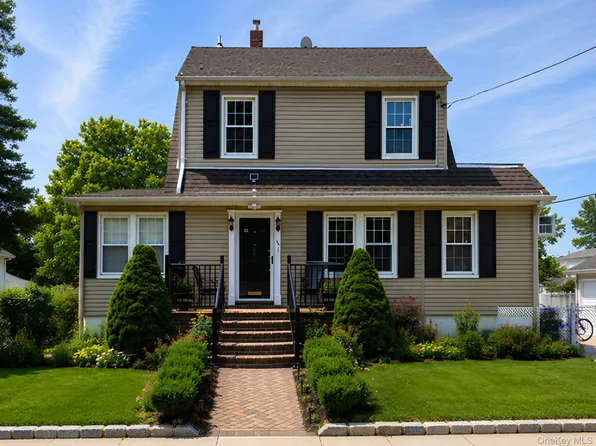 64 Avondale Street, Valley Stream, NY 11581
