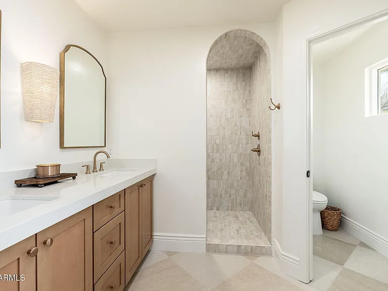4030 E Fairmount Ave — Photo 20
