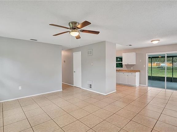 3rd image of 2403 Holly Ave