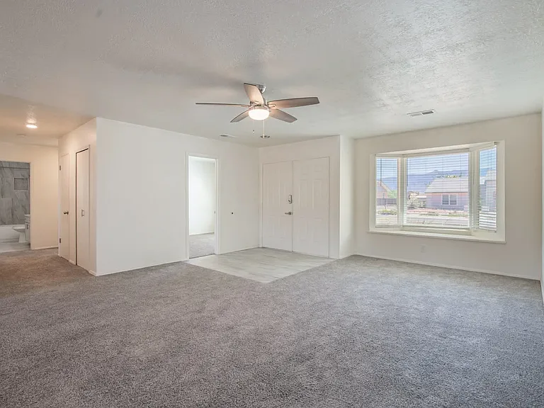 409 Longwood Dr NE — Photo 21