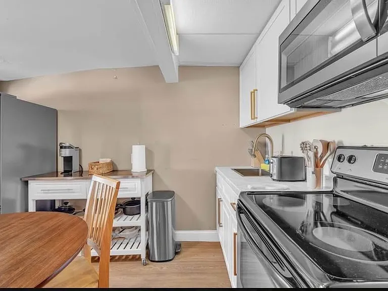 174 E Grand Ave — Photo 2