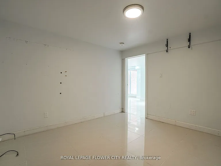 12 Gondola Cres #BASEMENT — Photo 6