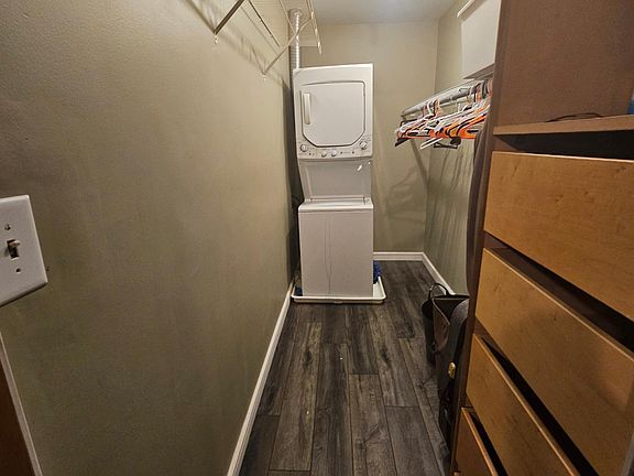 3rd image of 21W581 North Ave APT 6