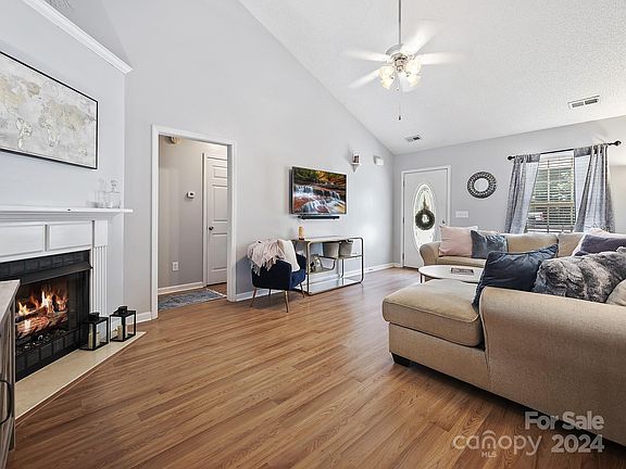 3rd image of 833 Painted Lady Ct