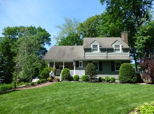 121 Twin Falls Rd, Berkeley Heights, NJ 07922