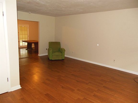 2nd image of 2422 Gothic Dr