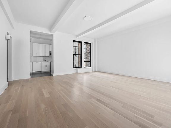 2nd image of 135 W 79th St APT 8A