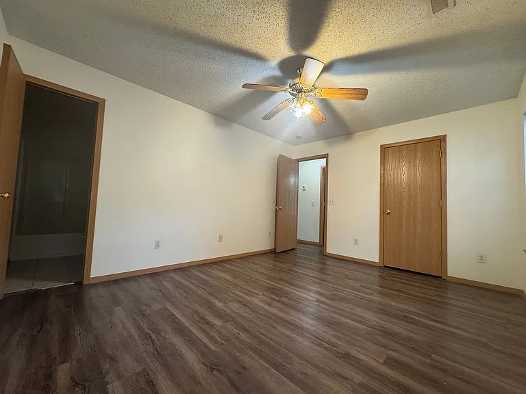 1502 Crescent St — Photo 12
