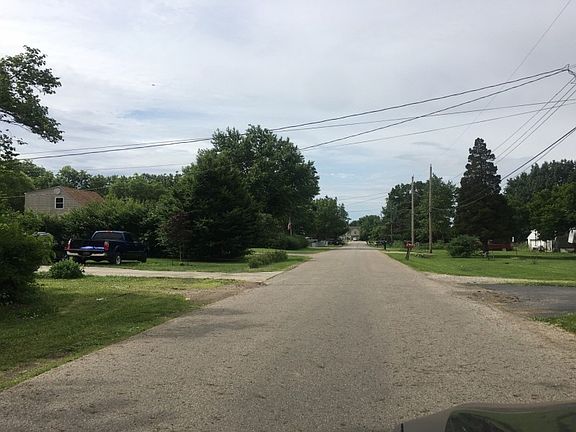 5th image of 979 Allison Dr