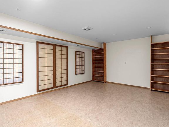 5th image of 575 Dogwood Way