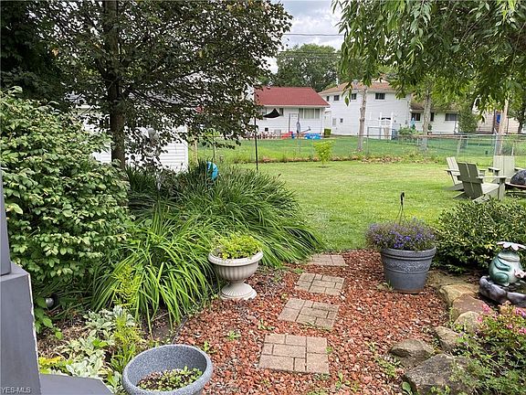 3rd image of 6631 Forest Glen Ave