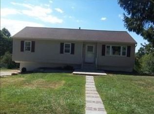 15 Macintosh Ln, Wappingers Falls, NY