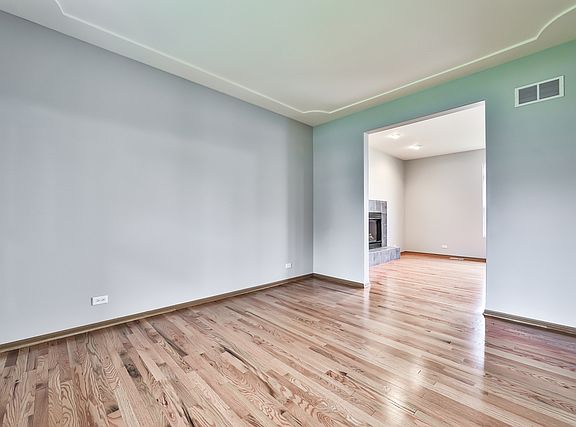 3rd image of 20155 Park Ave