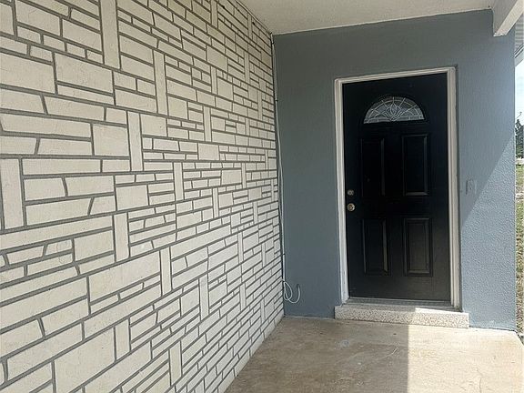 3rd image of 832 Lance St