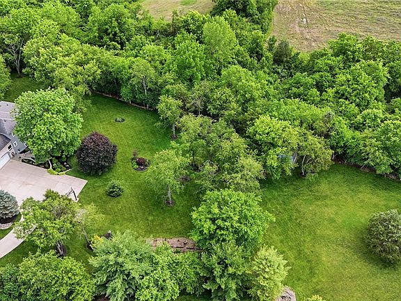3rd image of 7277 Southview Ct