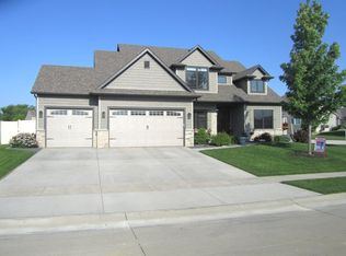 4088 Wyndham Dr, Bettendorf, IA