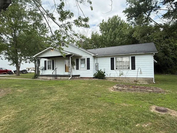 810 W Longstreet Rd, Marion, IL 62959