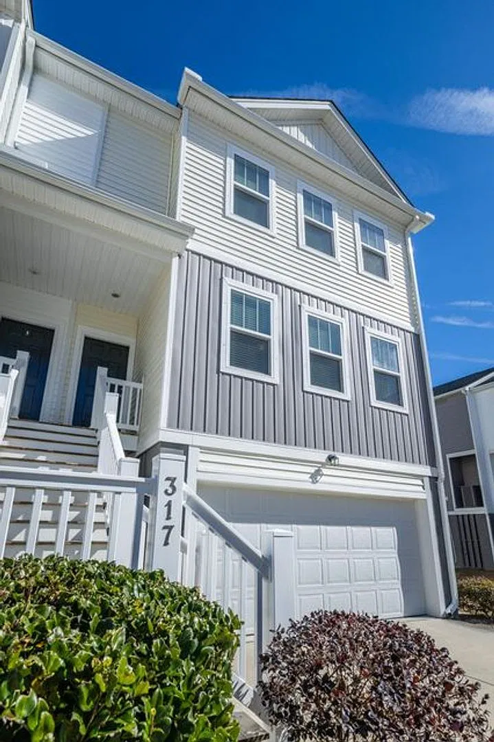 Vacant 10/23. Awesome 3 Br/2.5 Ba End Unit Townhome In Marshview Commons! — Photo 3