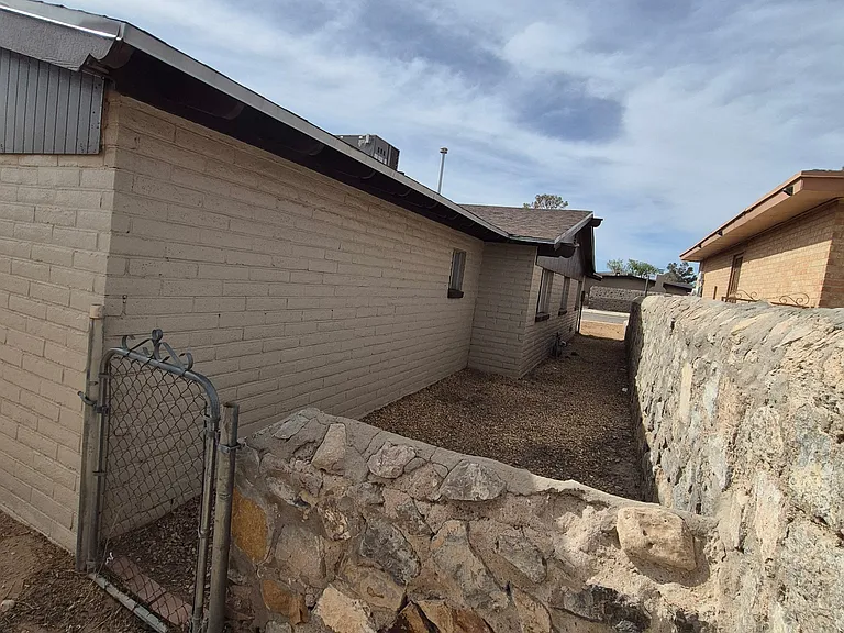 6644 Mariposa Dr — Photo 10