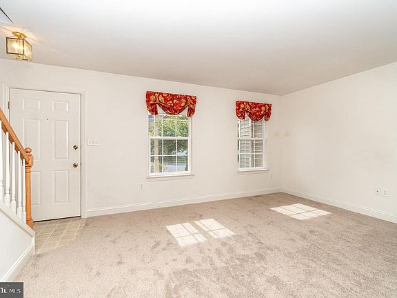 4th image of 302 Buckley Dr