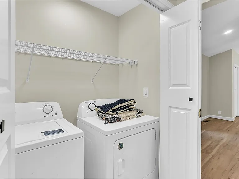 4011 Danbury Dr — Photo 22