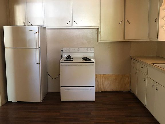 3rd image of 1018 E Brazos St