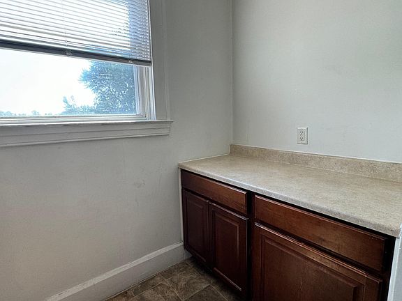 5th image of 2826 Windsor Ave #C5
