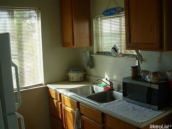 5th image of 1011 Oakland Ave