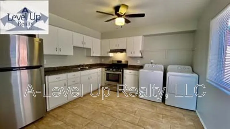 2 bed, 1.0 bath, 900 sqft, $1,200 — Photo 4