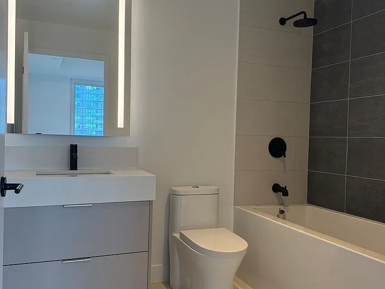 308 Jarvis St #818 — Photo 10