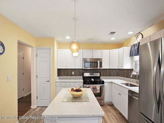5th image of 21 Morning Glory Ln