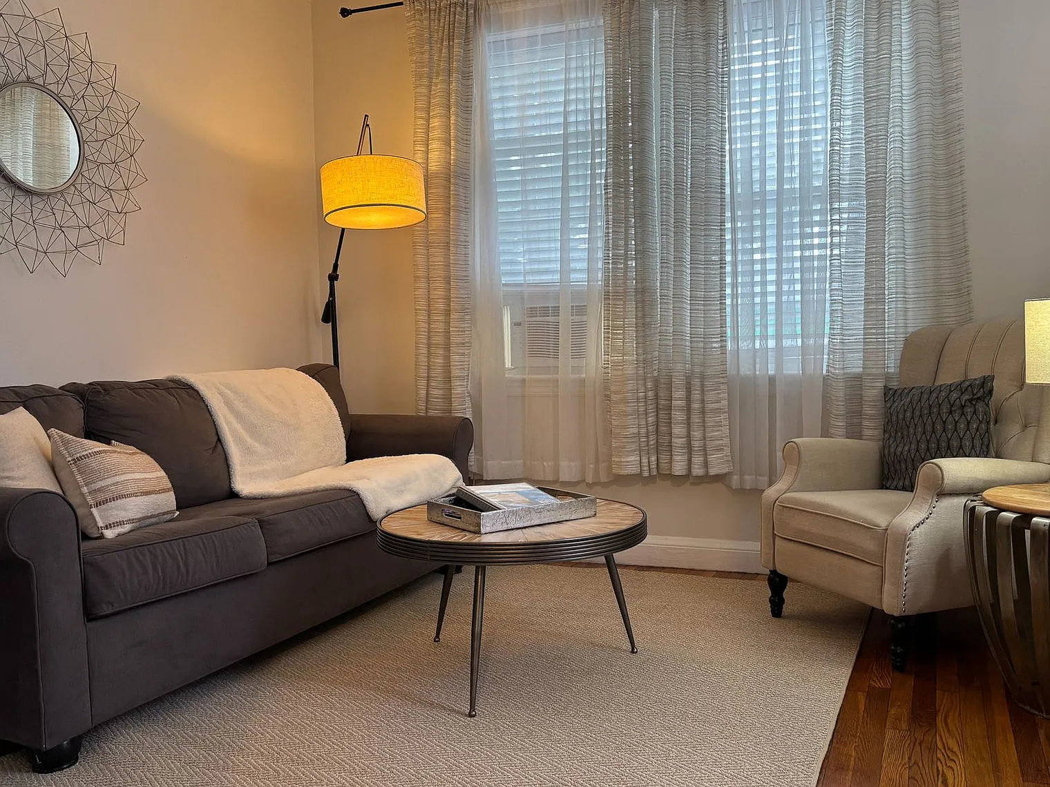 1 bed, 1.0 bath, 495 sqft, $4,560 — Photo 2