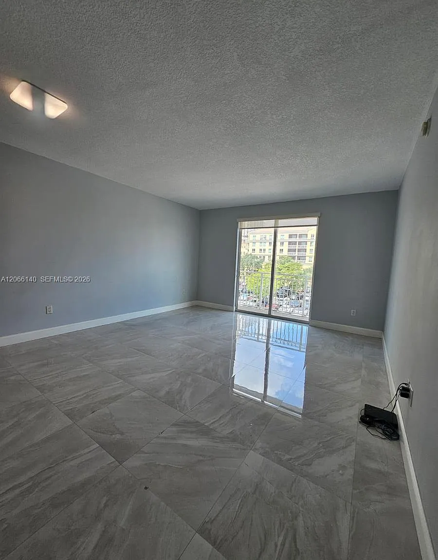 Downtown Dadeland Condo N — Photo 2